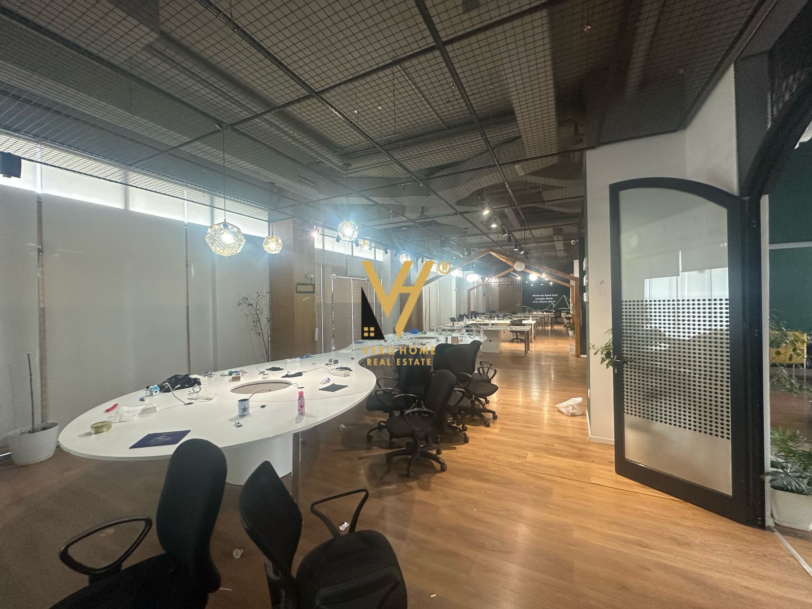 ZYRE 500M2 ME QERA TE KOMUNA E PARISIT 5.000 EURO