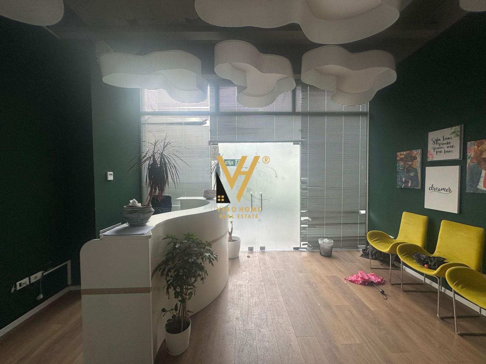 ZYRE 500M2 ME QERA TE KOMUNA E PARISIT 5.000 EURO