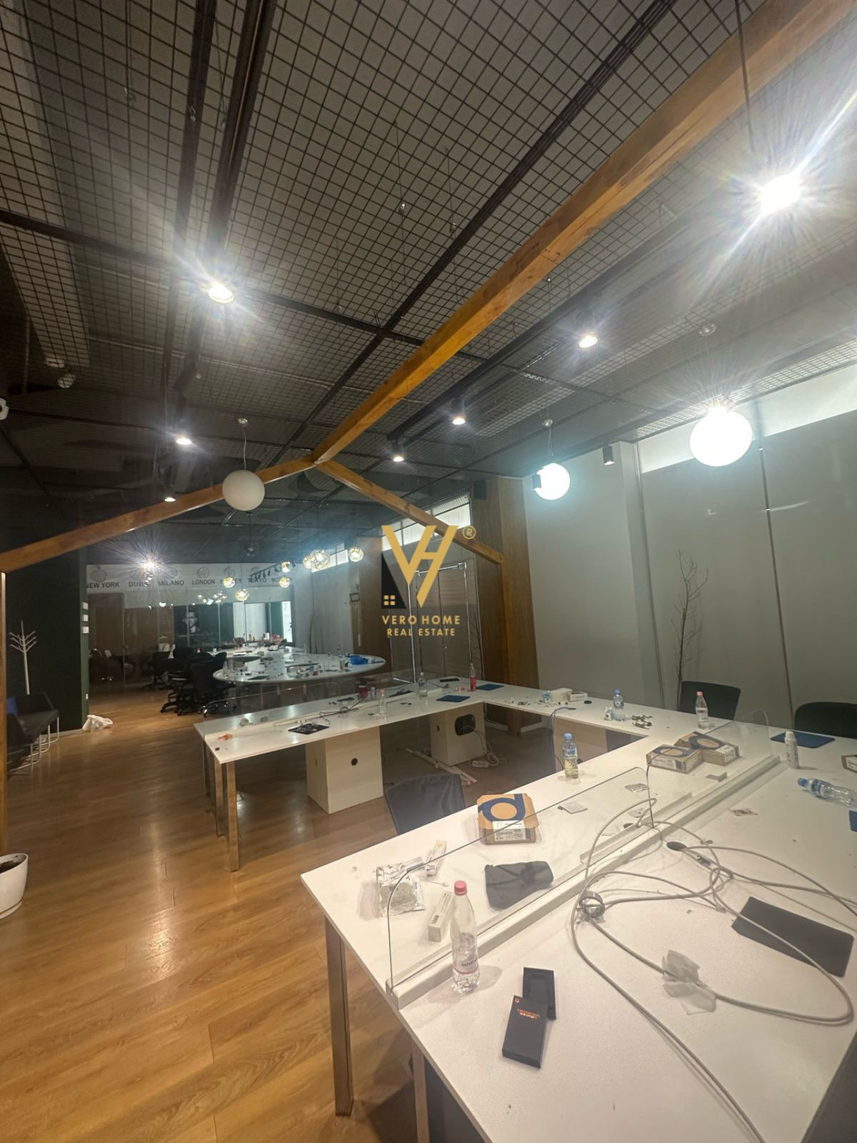 ZYRE 500M2 ME QERA TE KOMUNA E PARISIT 5.000 EURO