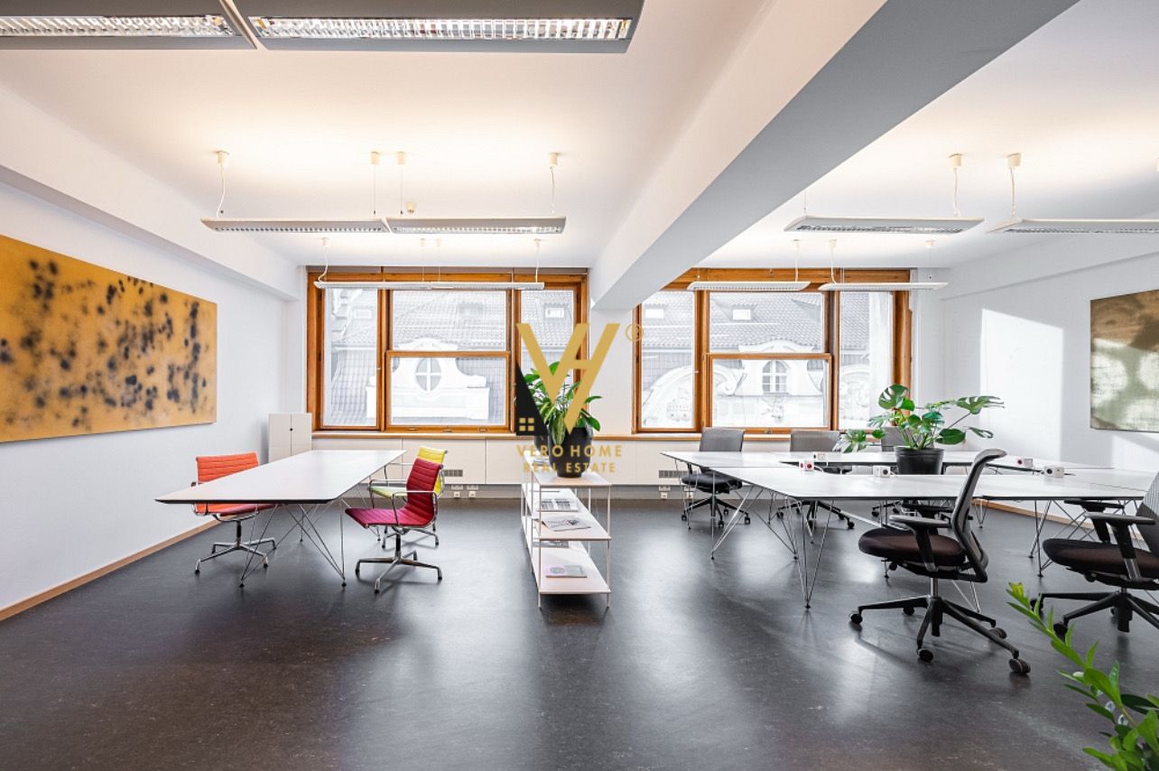 ZYRE 370M2 ME QERA TE KOMUNA E PARISIT 4.000 EURO