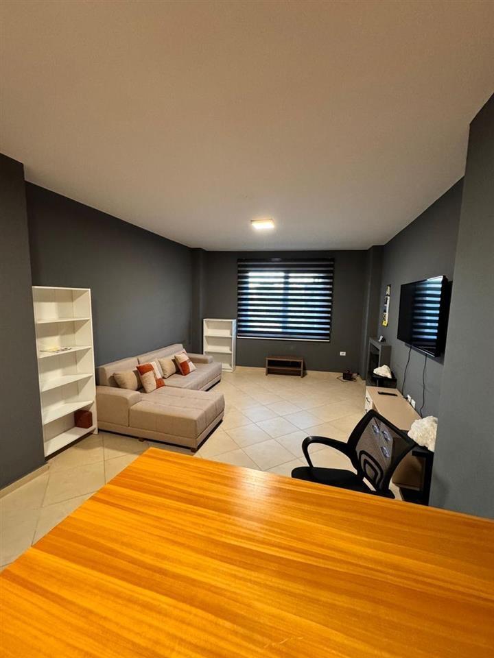 Tek Toptani zyre/shtepi me qera 850€ i diskutueshem