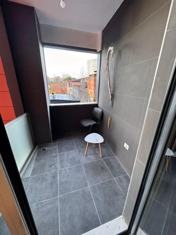 Tek Toptani zyre/shtepi me qera 850€ i diskutueshem