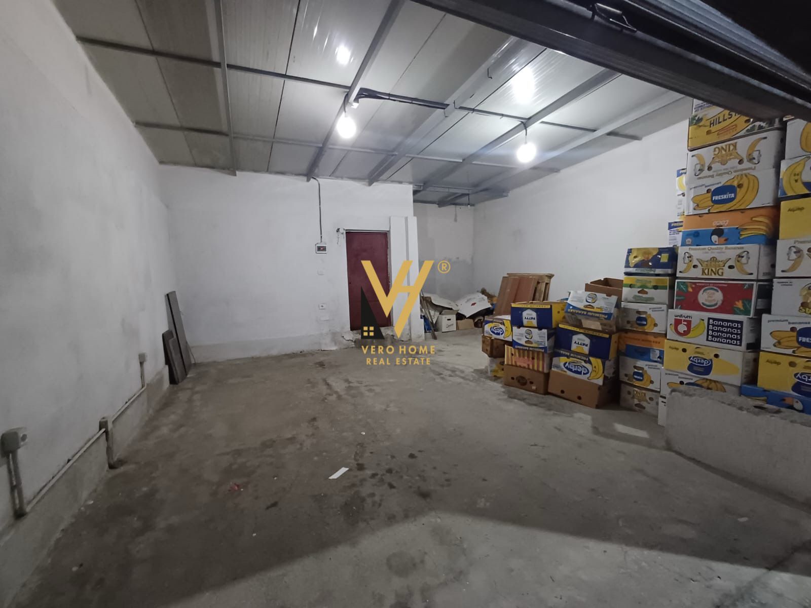 MAGAZINE 50M2 ME QERA NE PASKUQAN 300 EURO