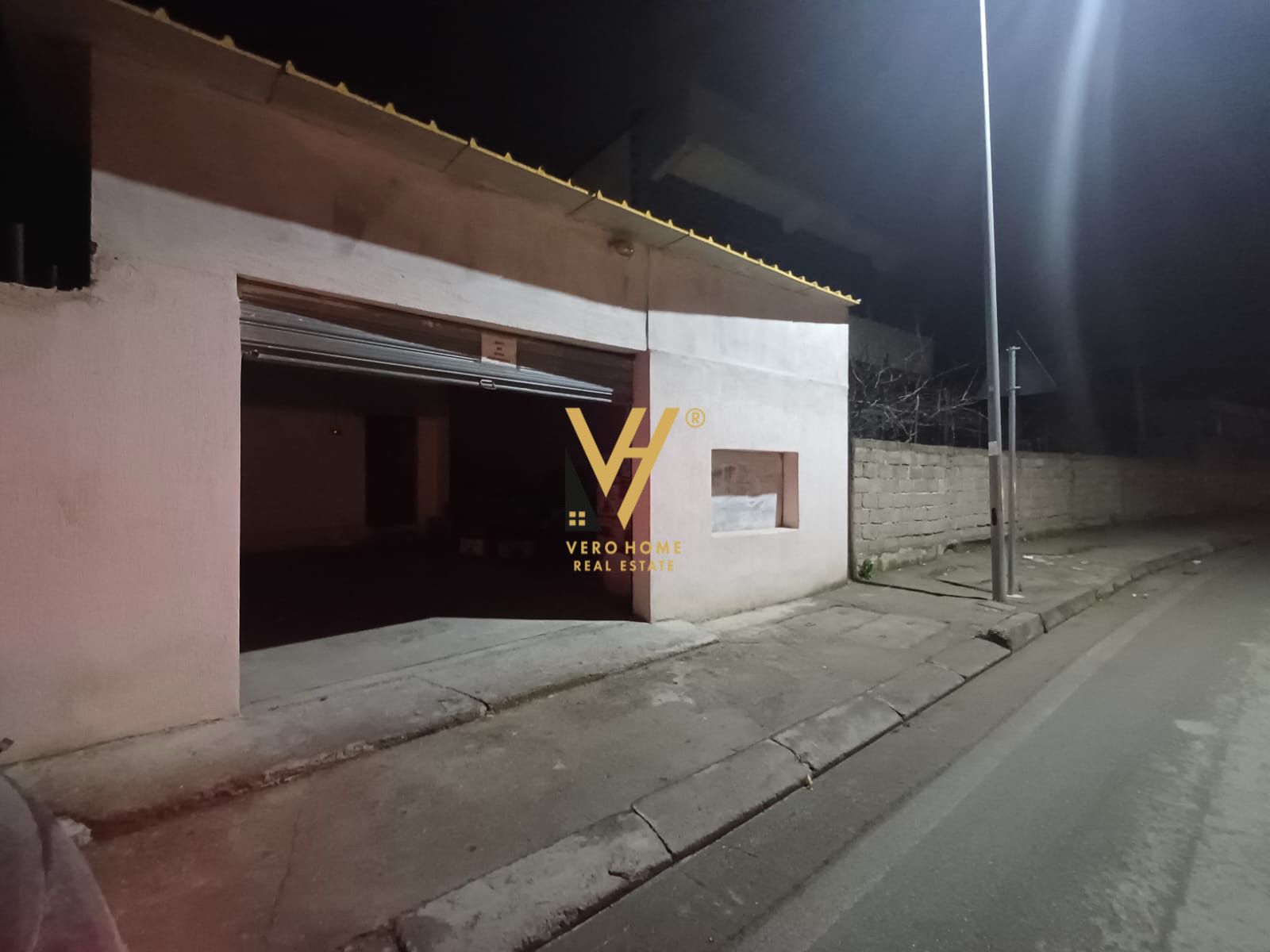 MAGAZINE 50M2 ME QERA NE PASKUQAN 300 EURO