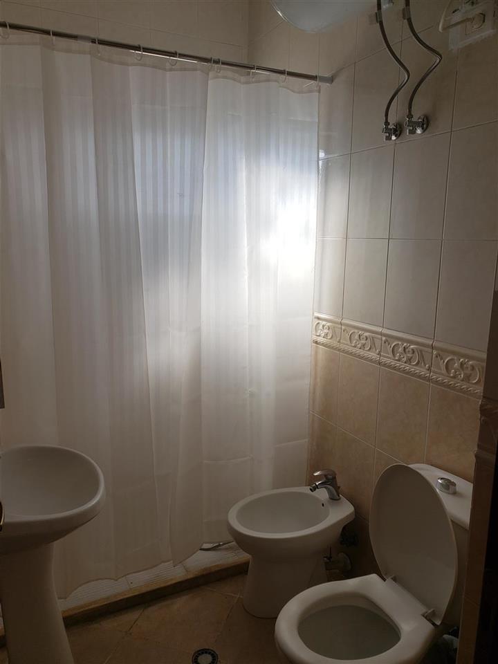 Qera 2+1 tek fusha aviacionit