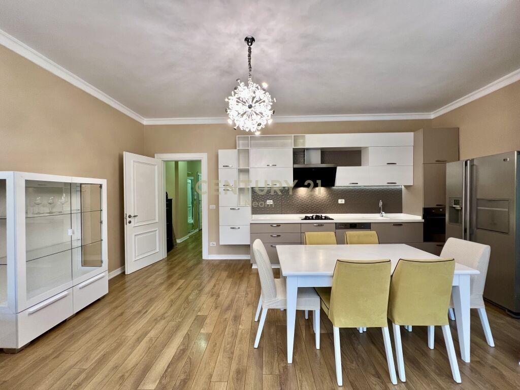 QIRA, APARTAMENT MODERN 2+1 me POST PARKIMI‼️