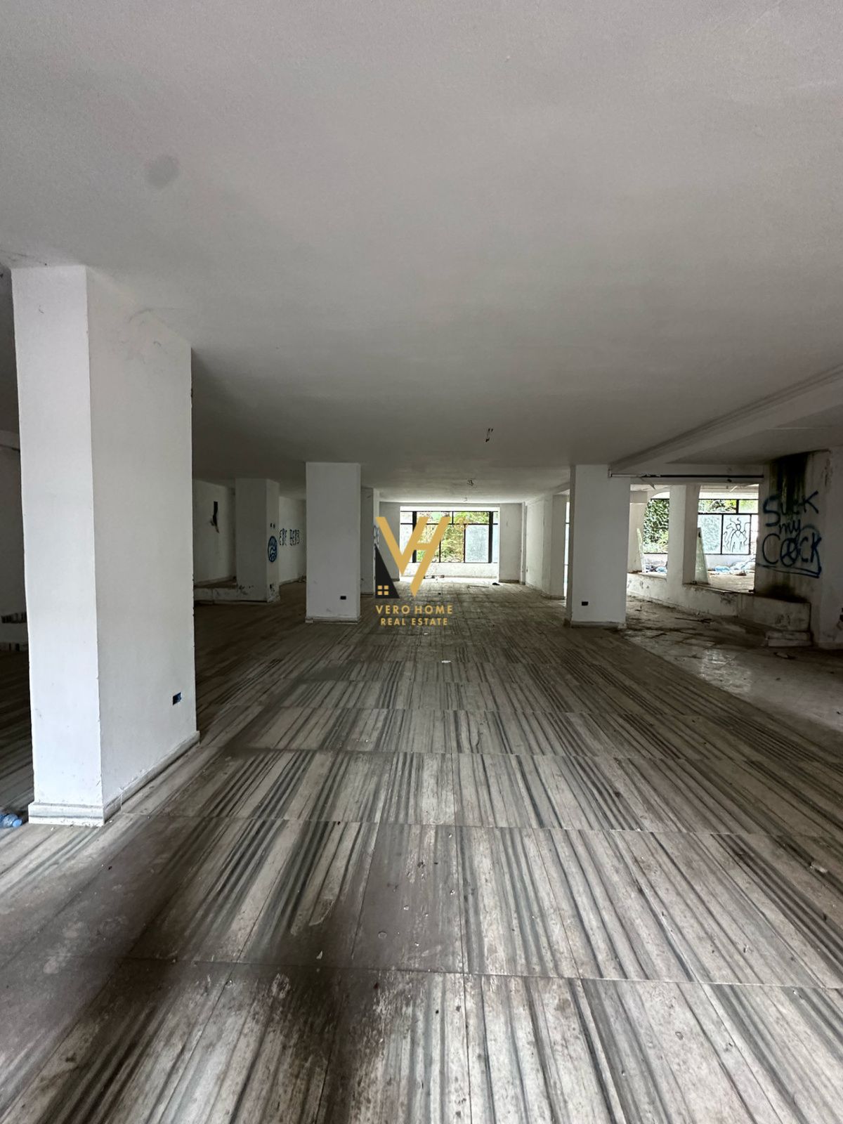 700 M2 ME QERA TE RR.E ELBASANIT 5.000 EURO