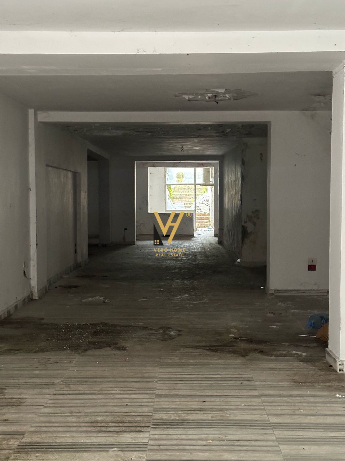 700 M2 ME QERA TE RR.E ELBASANIT 5.000 EURO