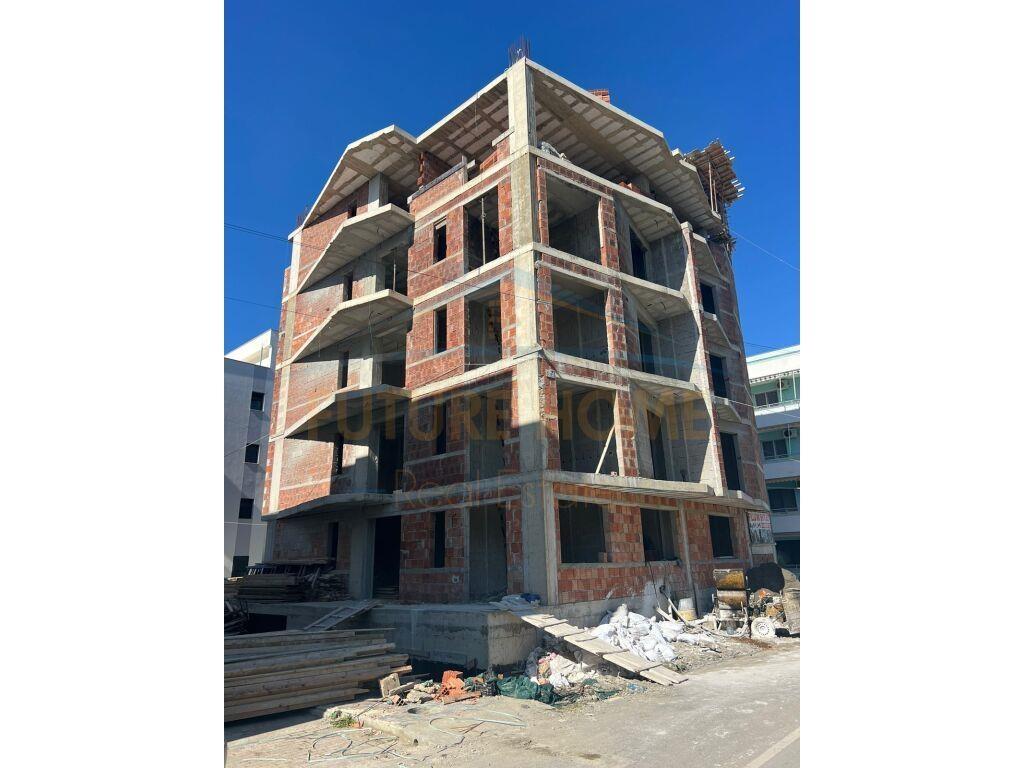 Shitet, Garsoniere + Verande, Golem