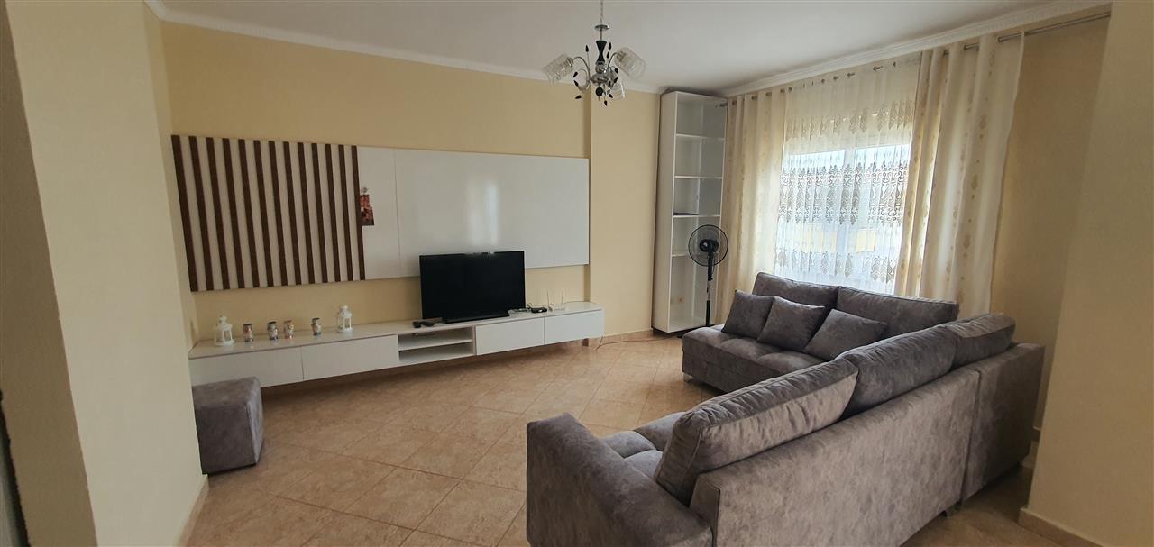Shitet Apartament 2 + 1 + 2 Te Shkembi Kavajes