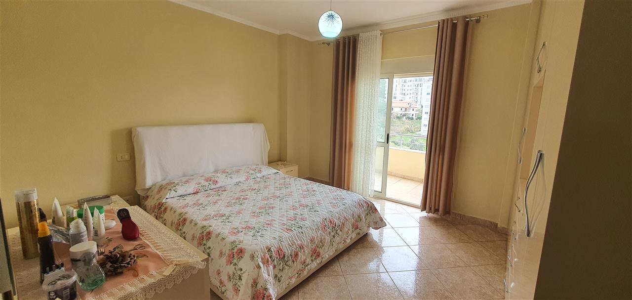 Shitet Apartament 2 + 1 + 2 Te Shkembi Kavajes