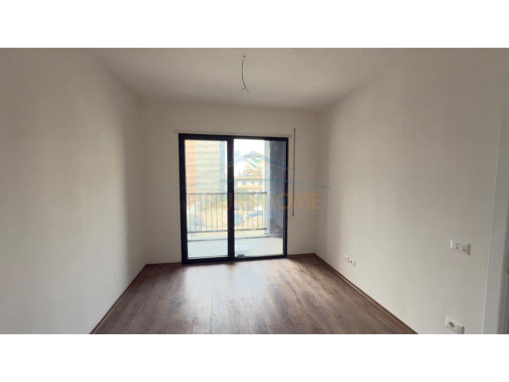 Shitet, Apartament 2+1+2 Poste Parkimi, Bulevardi i Ri, Tira