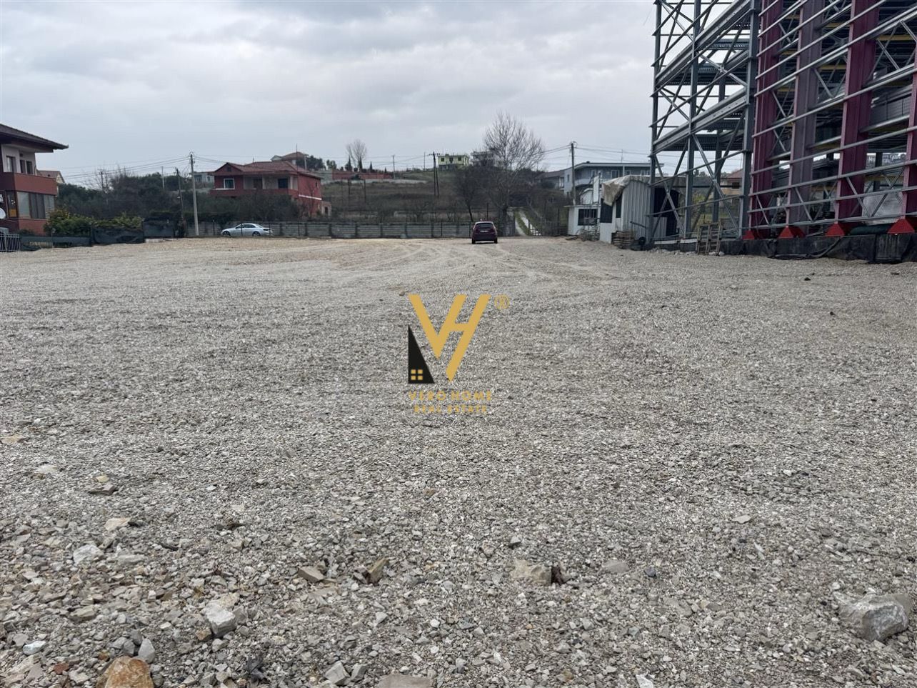 TOKE 2.000 M2 ME QERA NE VORE 750 EURO