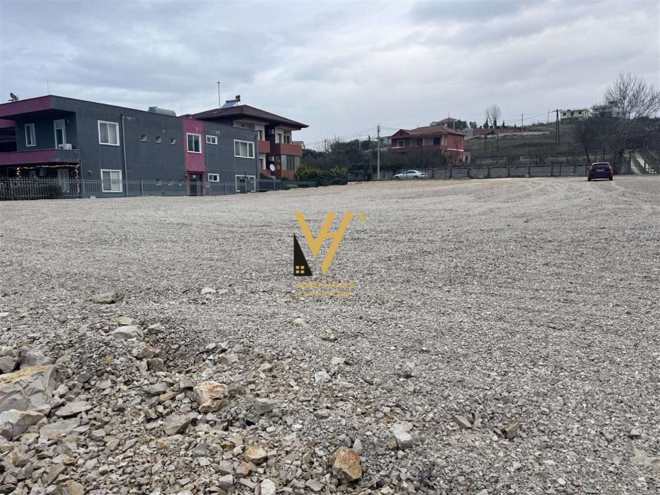 TOKE 2.000 M2 ME QERA NE VORE 750 EURO