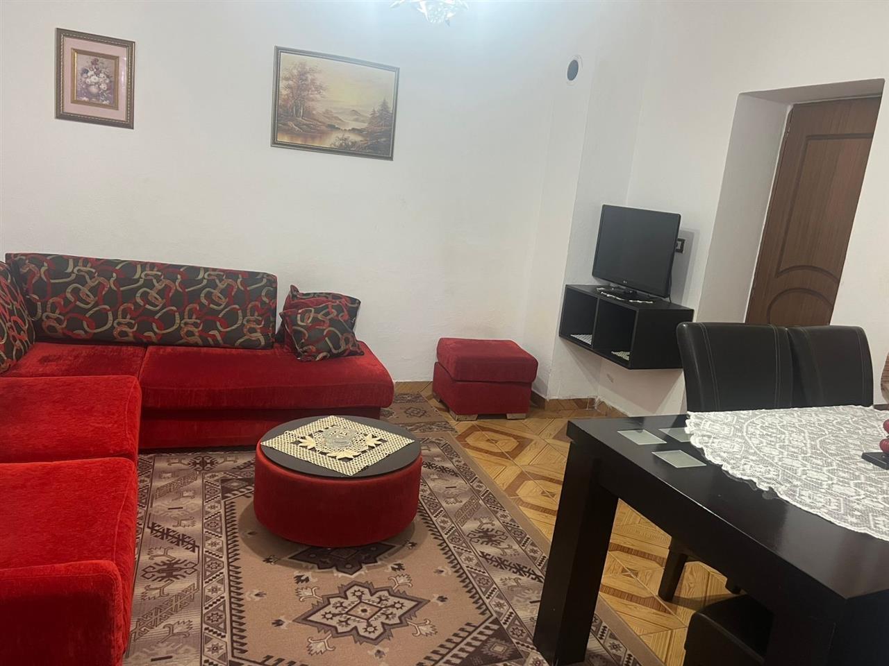 Leshohet shtepi private me qera