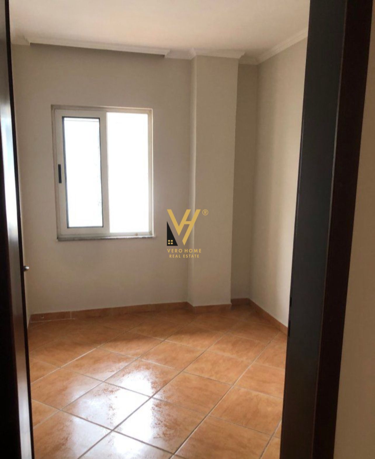 ZYRE 180 M2 ME QERA NE BLLOK 2.000 EURO