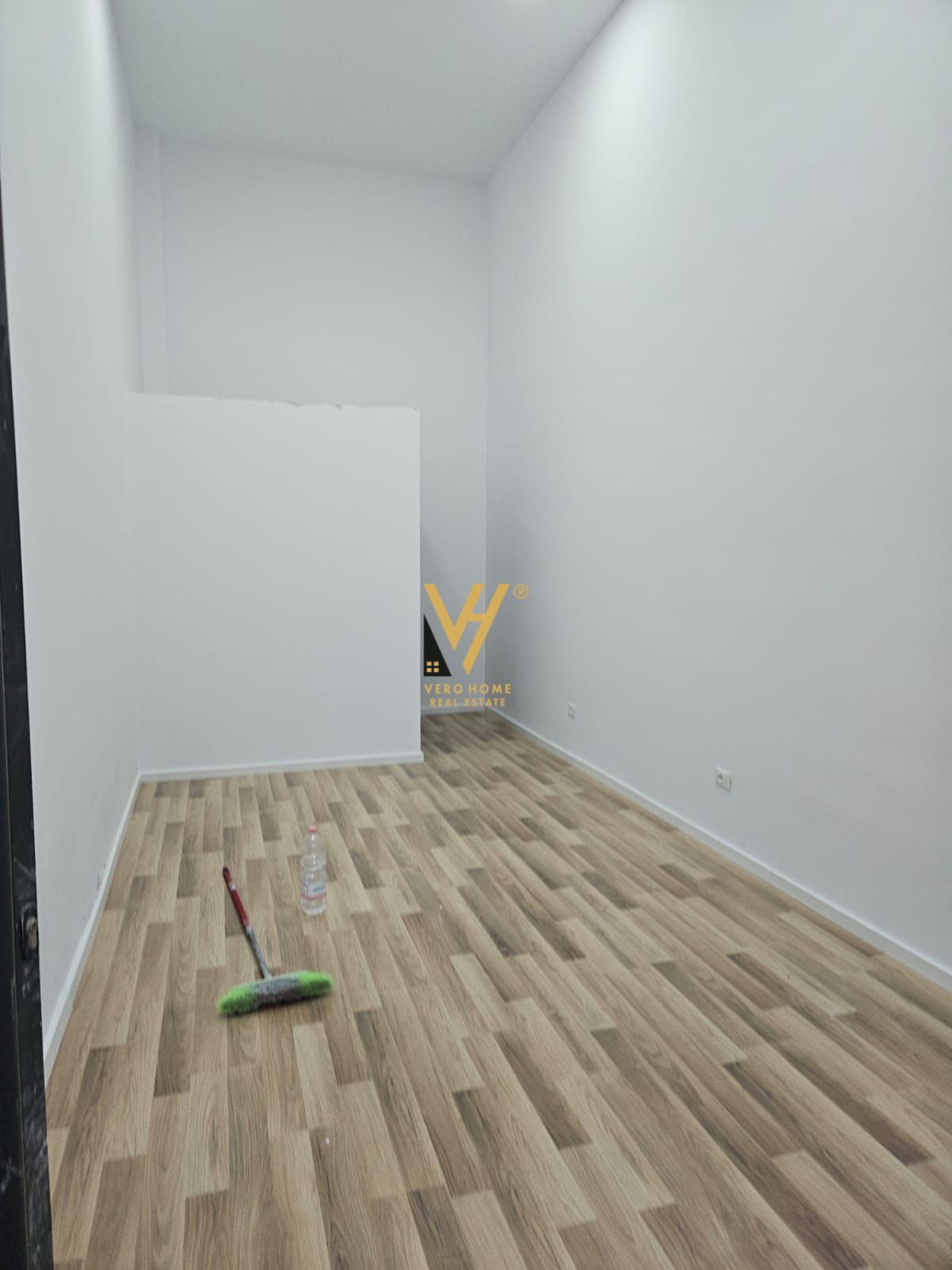 DYQAN 25 M2 TE RRUGA E KOSOVAREVE 120.000 EURO