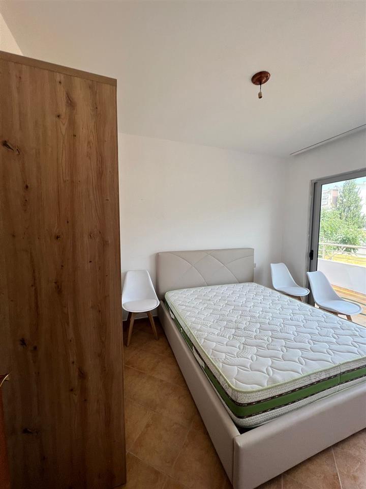 Shitet apartament 2+1+2