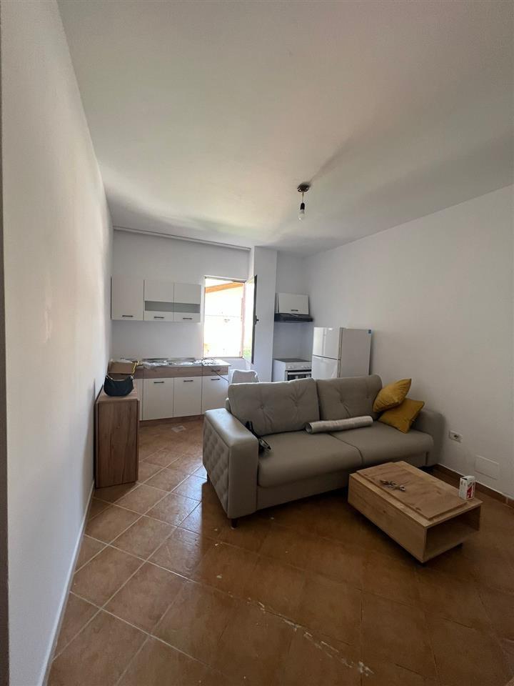 Shitet apartament 2+1+2