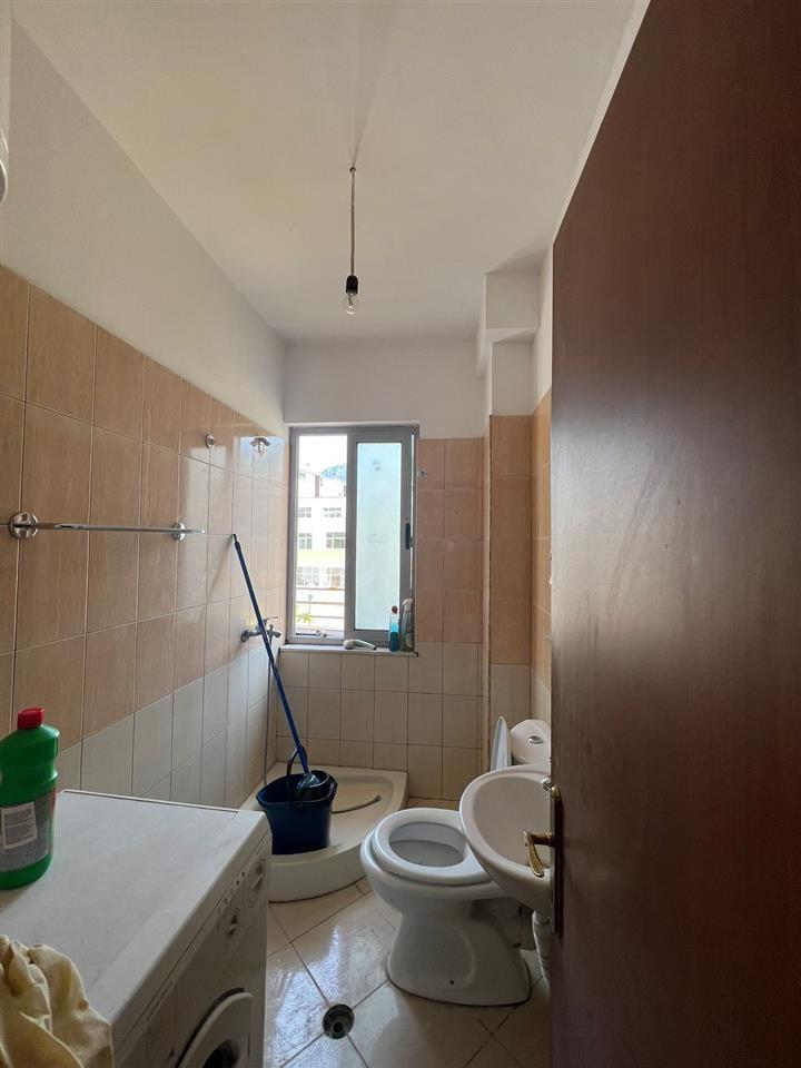 Shitet apartament 2+1+2