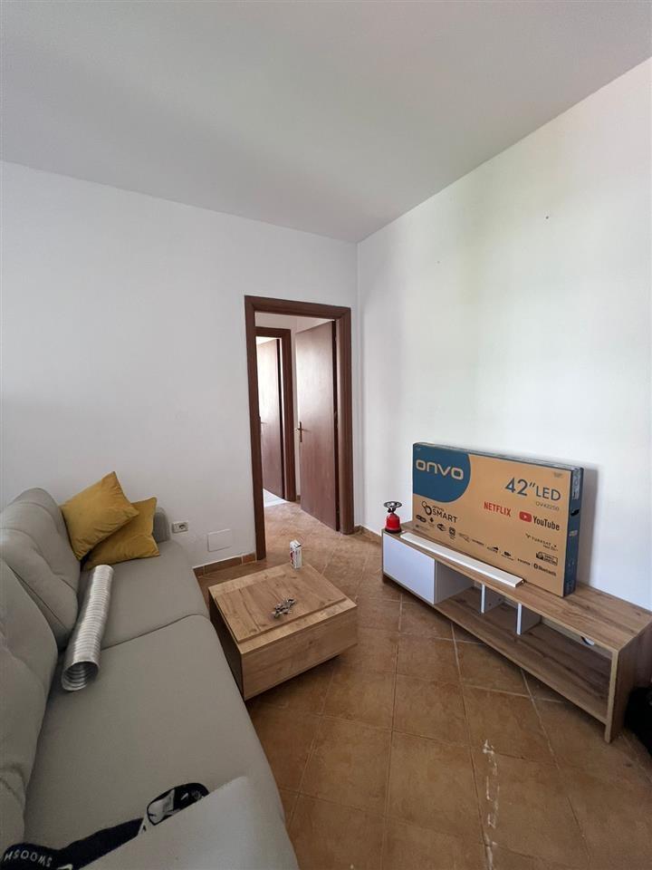 Shitet apartament 2+1+2