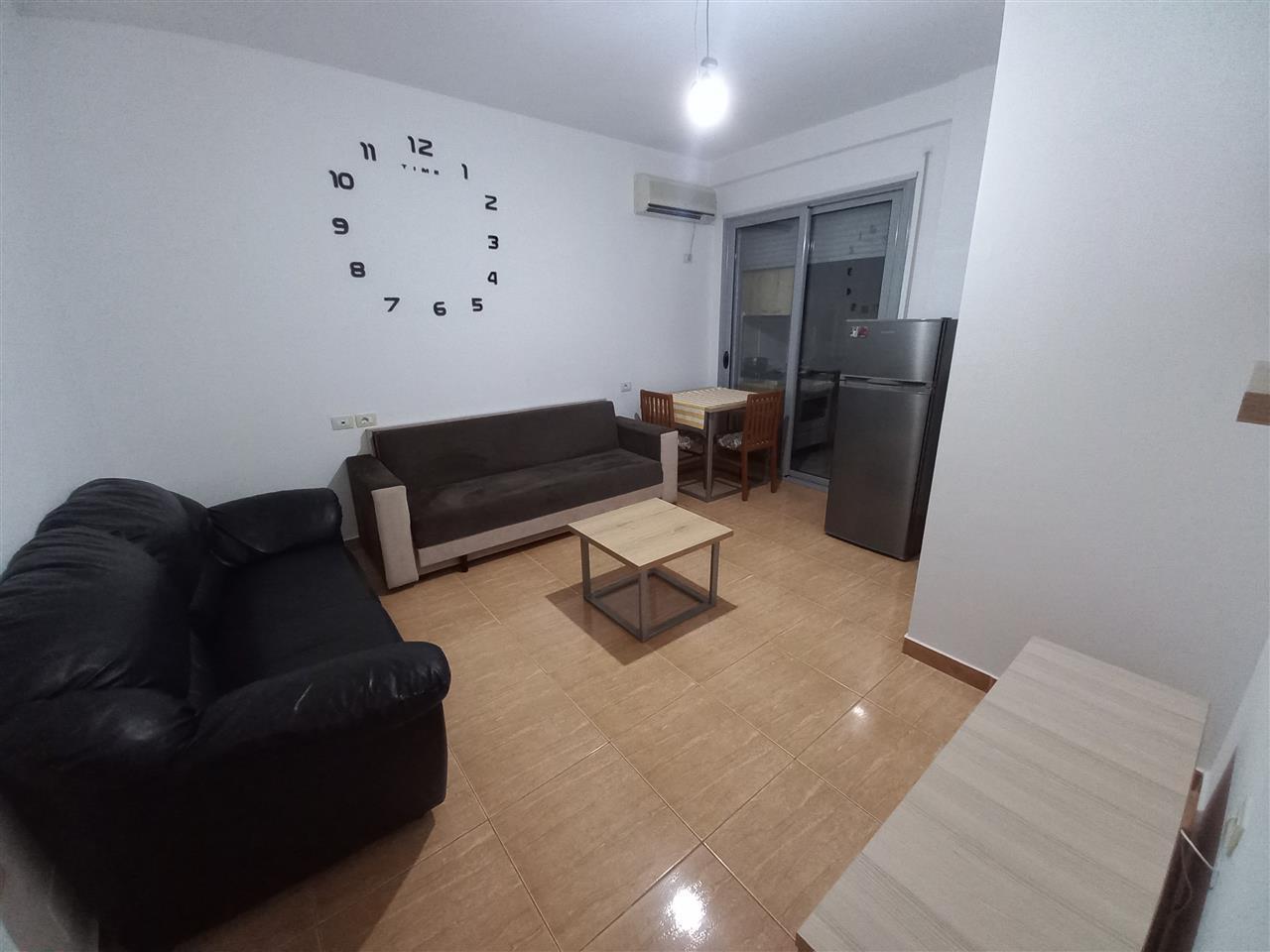 Apartament me qera vlore ne qender tek xhamia