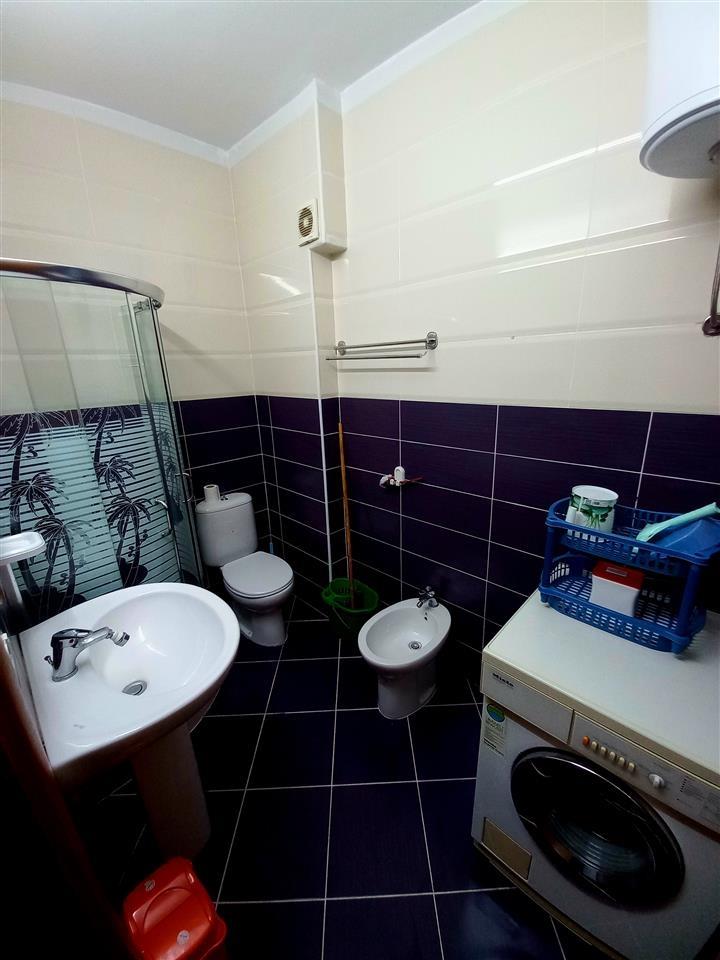 Apartament me qera vlore ne qender tek xhamia