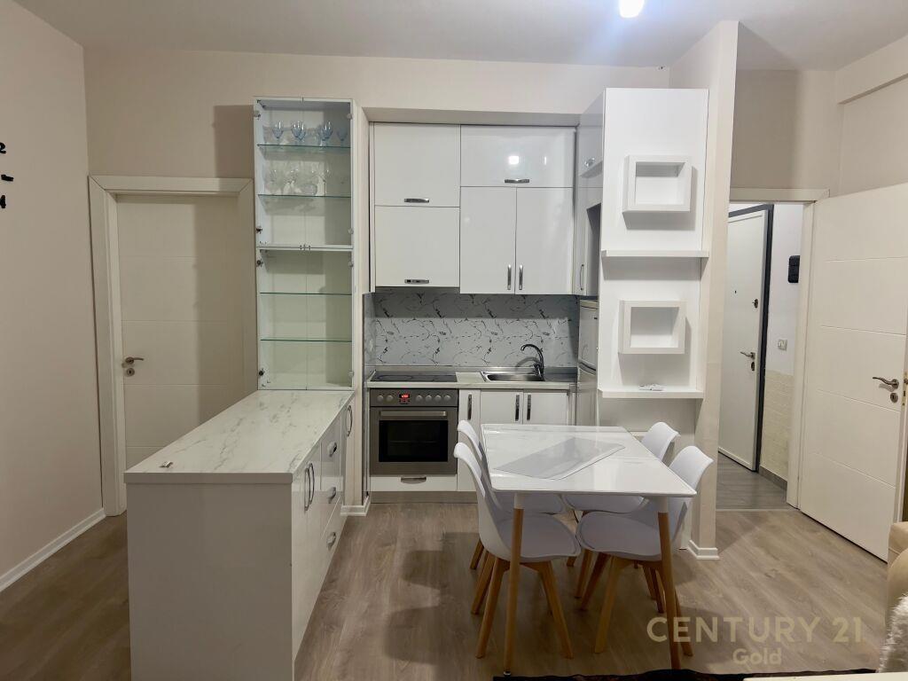 JAPIM ME QIRA APARTAMENT 3+1+2 TEK ISH FUSHA E AVIACIONIT! G