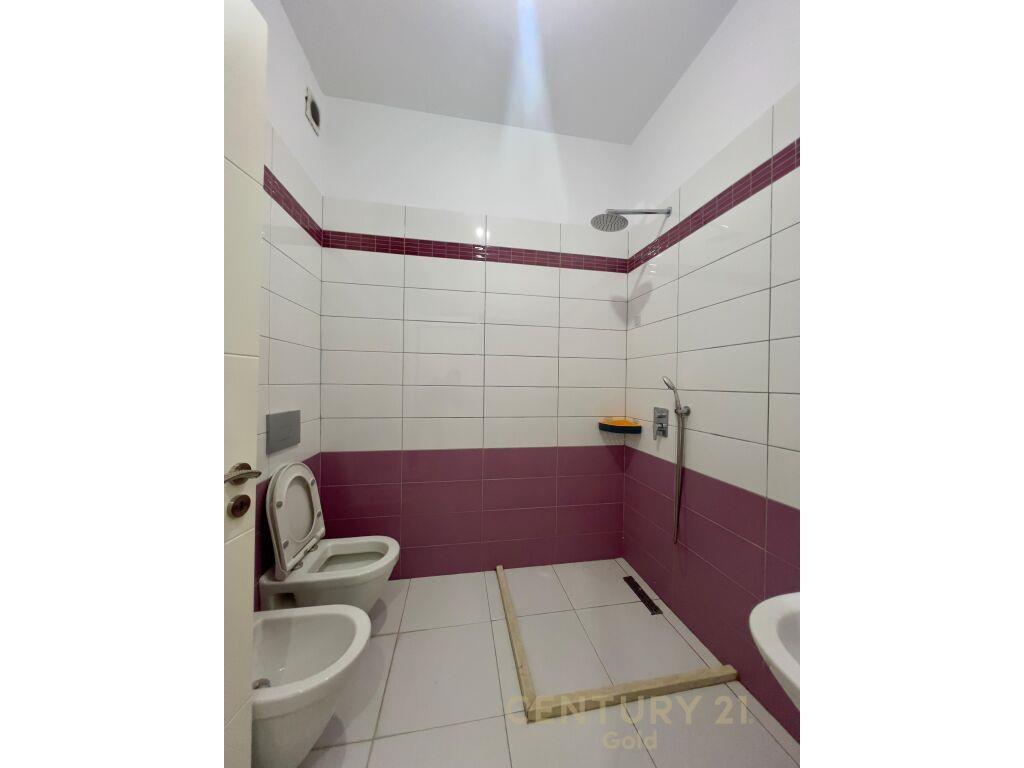 JAPIM ME QIRA APARTAMENT 3+1+2 TEK ISH FUSHA E AVIACIONIT! G