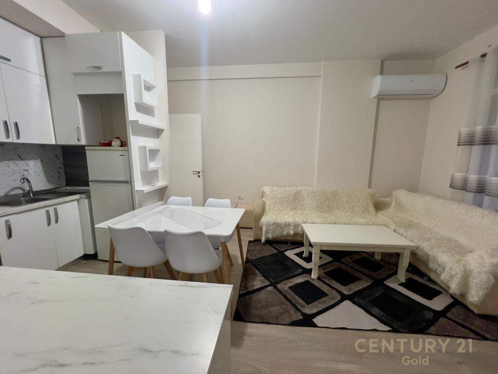 JAPIM ME QIRA APARTAMENT 3+1+2 TEK ISH FUSHA E AVIACIONIT! G
