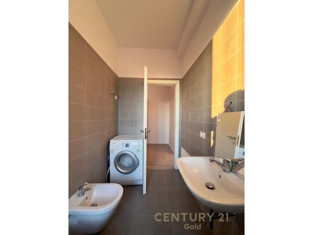 JAPIM ME QIRA APARTAMENT 3+1+2 TEK ISH FUSHA E AVIACIONIT! G