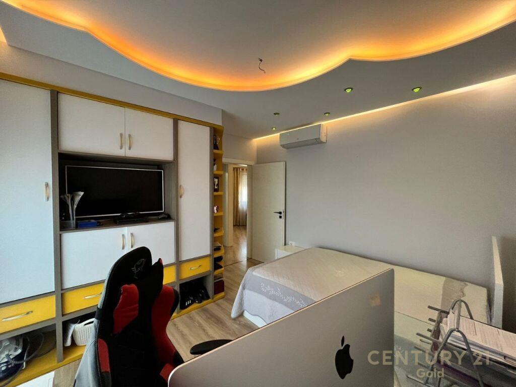 APARTAMENT 3+1+2+ POST PA!ARKIMI PER QIRA Gold108661