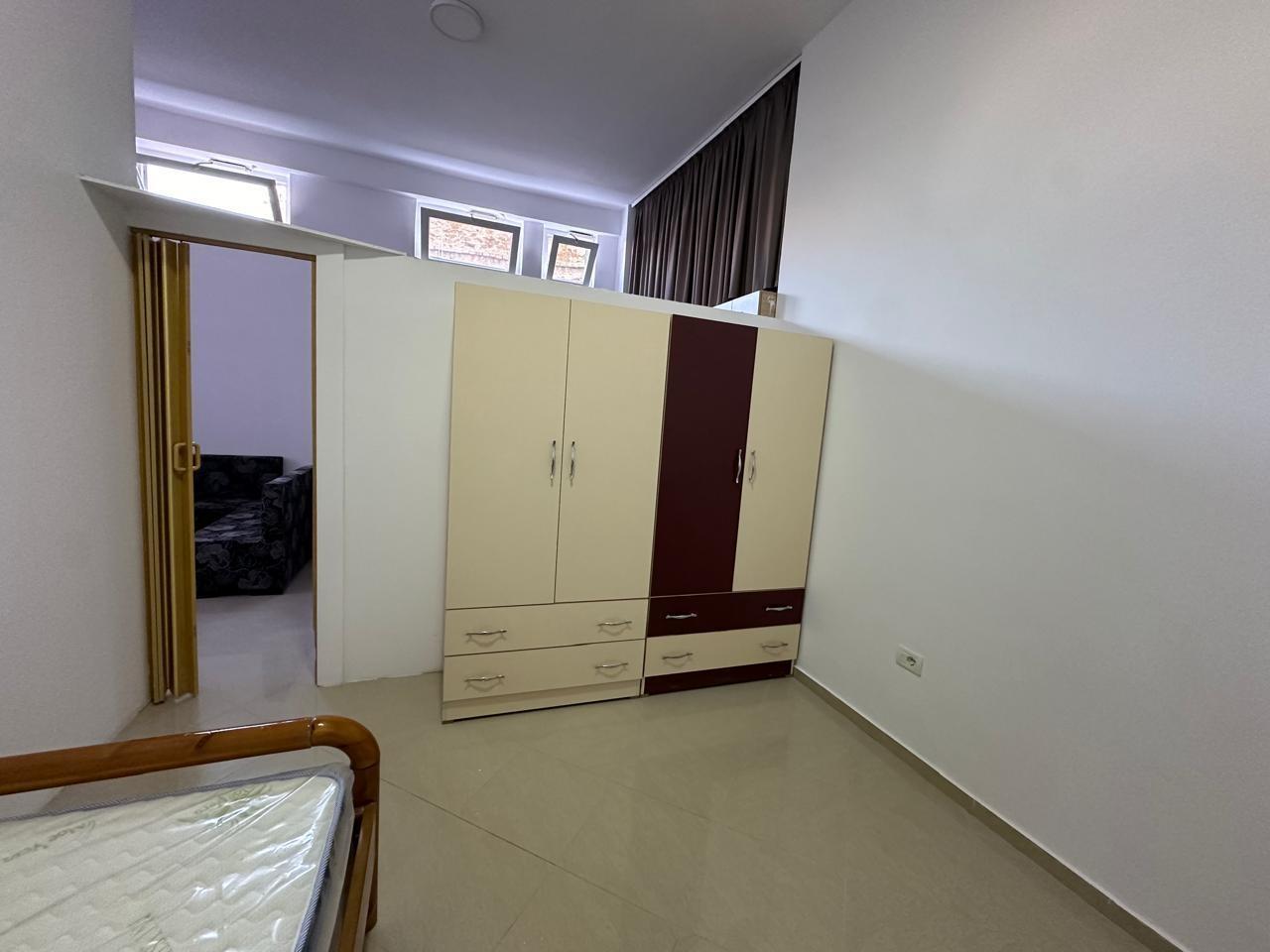 Jepet me qera 2+1 në qendër