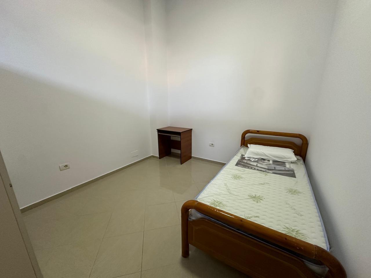 Jepet me qera 2+1 në qendër