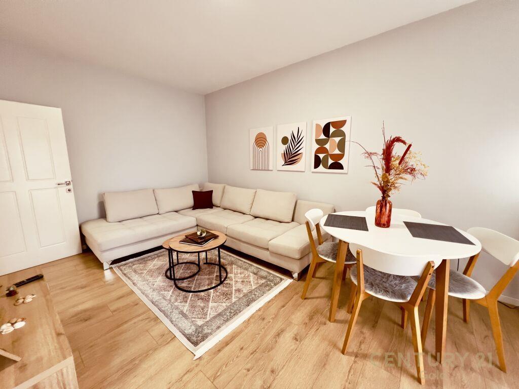 +1 apartment at Myslym Shyri! Gold108767