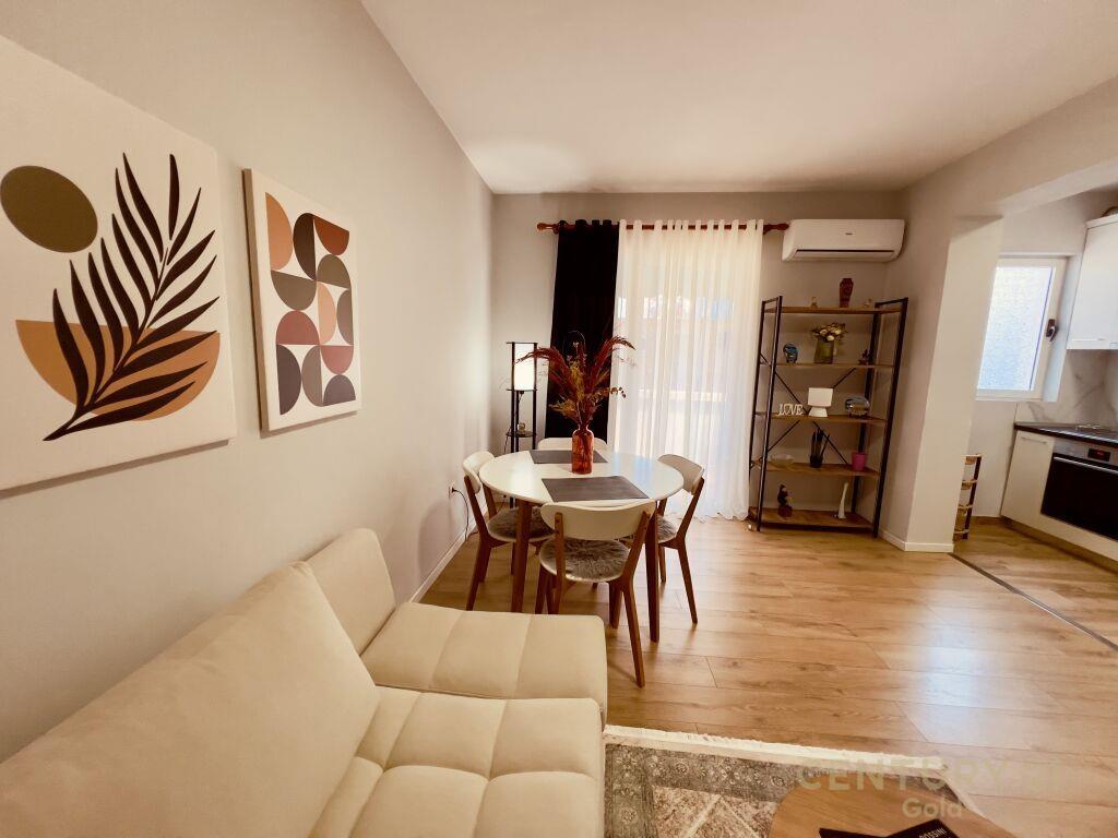 +1 apartment at Myslym Shyri! Gold108767