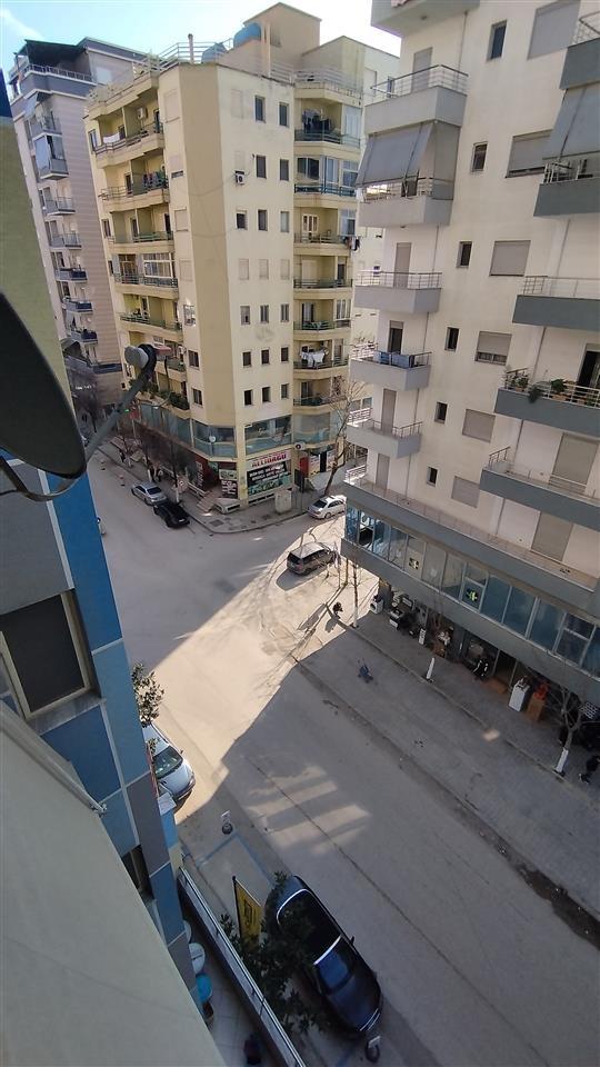 Shitet Apartament 2+1+2 i mobiluar te tatimet, lgj Apollonia