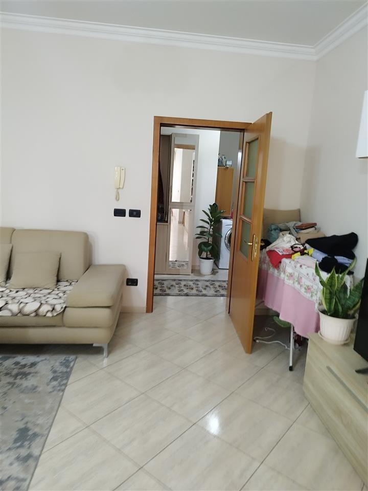 Shitet Apartament 3+2+2 lgj konferenca e Pezes, kompleksi