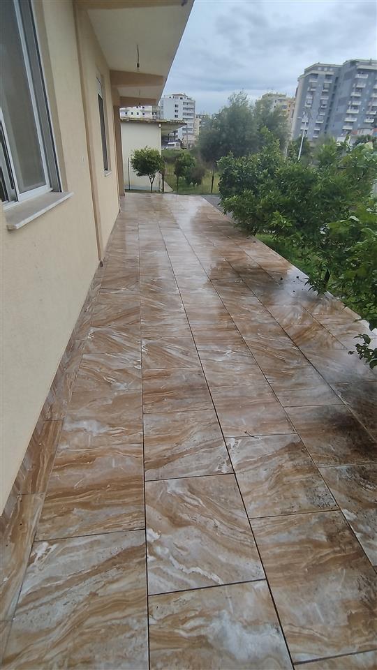 Shitet shtepi private me 500 m2 truall