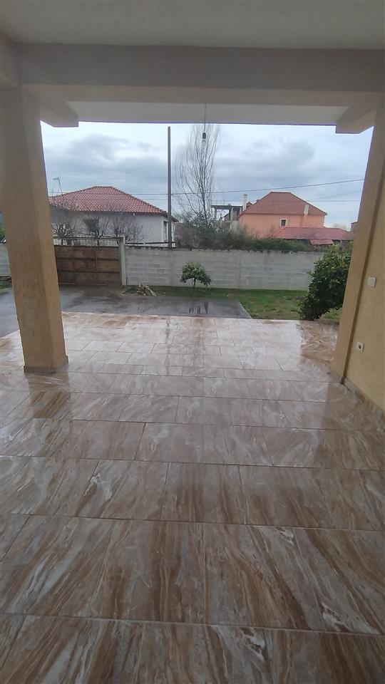 Shitet shtepi private me 500 m2 truall