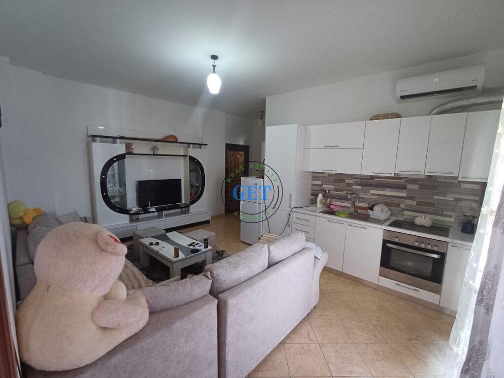 Jepet me Qira Apartament 1+1 ne Plazh Iliria, Durres.