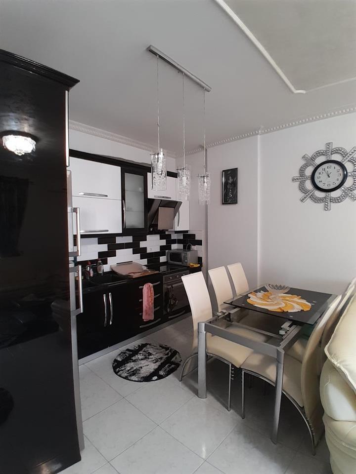 Shitet apartament 2+1 i mobiluar ne lgj 8 shkurti