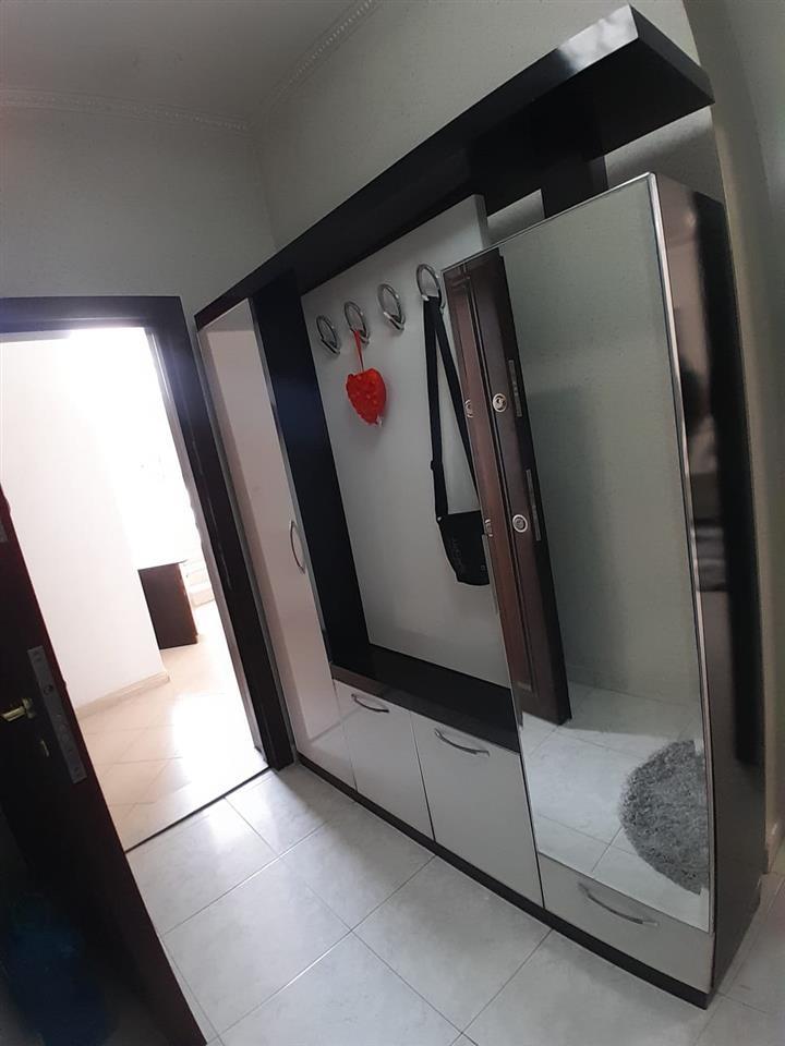 Shitet apartament 2+1 i mobiluar ne lgj 8 shkurti