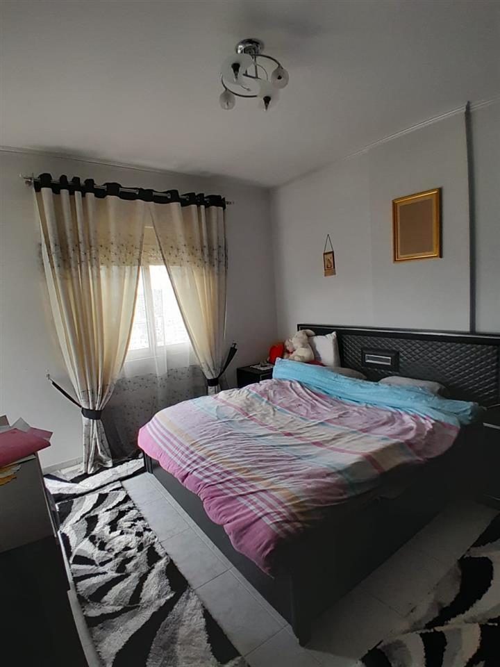 Shitet apartament 2+1 i mobiluar ne lgj 8 shkurti