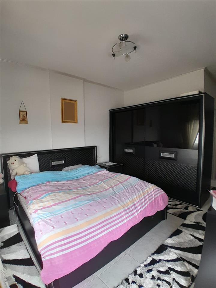 Shitet apartament 2+1 i mobiluar ne lgj 8 shkurti