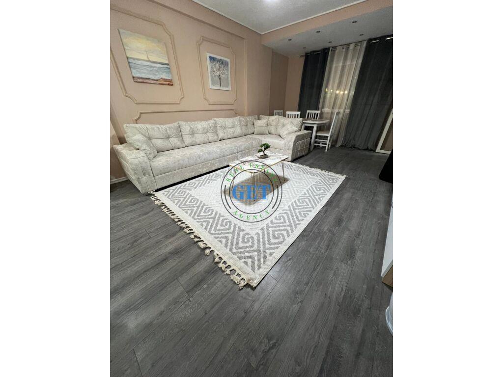 Shitet, Apartament 2+1 me Verand tek Ish Urt, Durres.