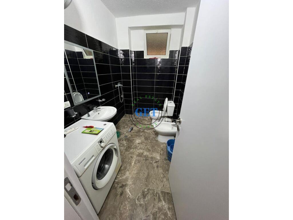 Shitet, Apartament 2+1 me Verand tek Ish Urt, Durres.