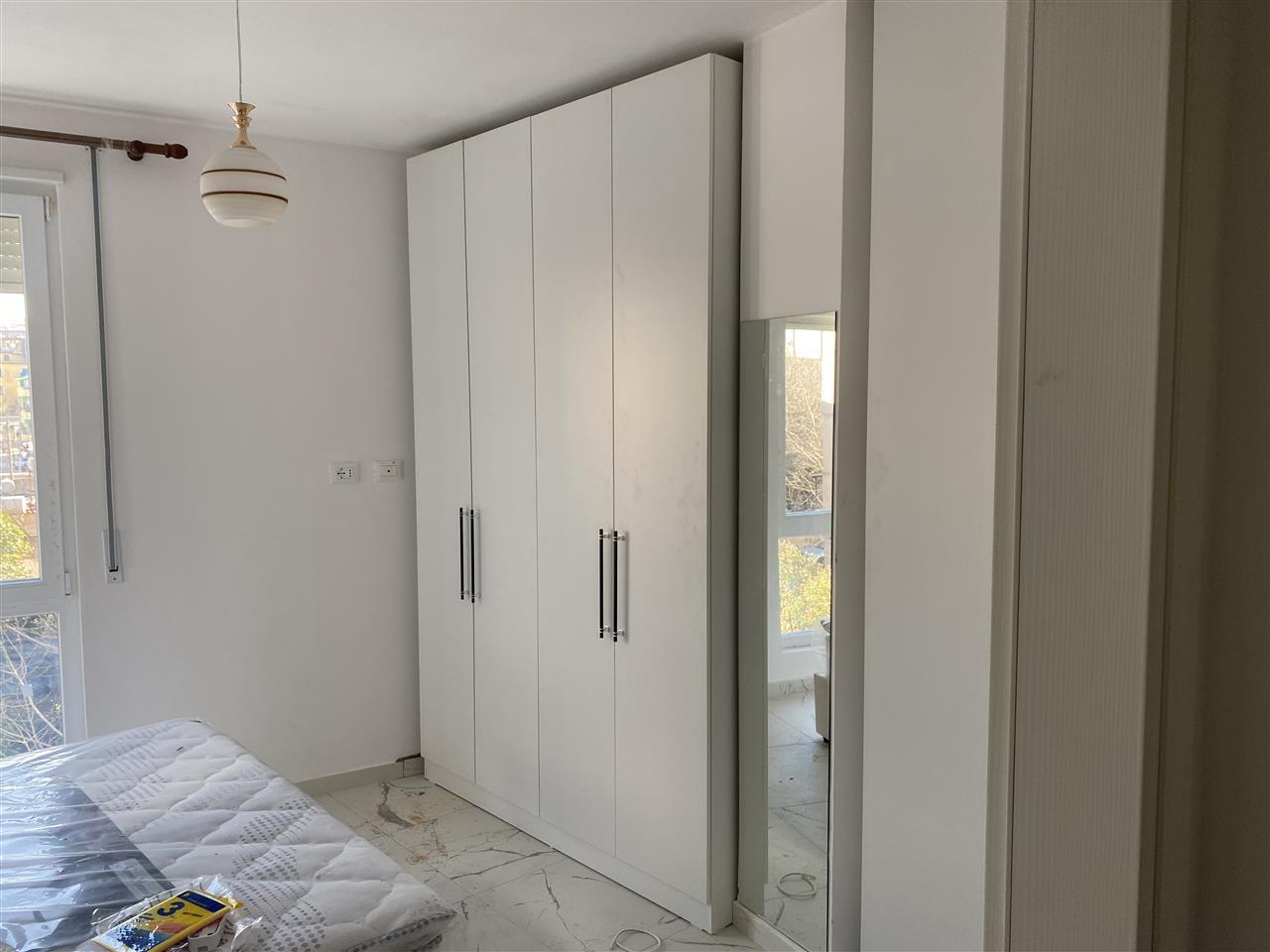 Jepet apartament me qera tek hyrja tr. elektrik