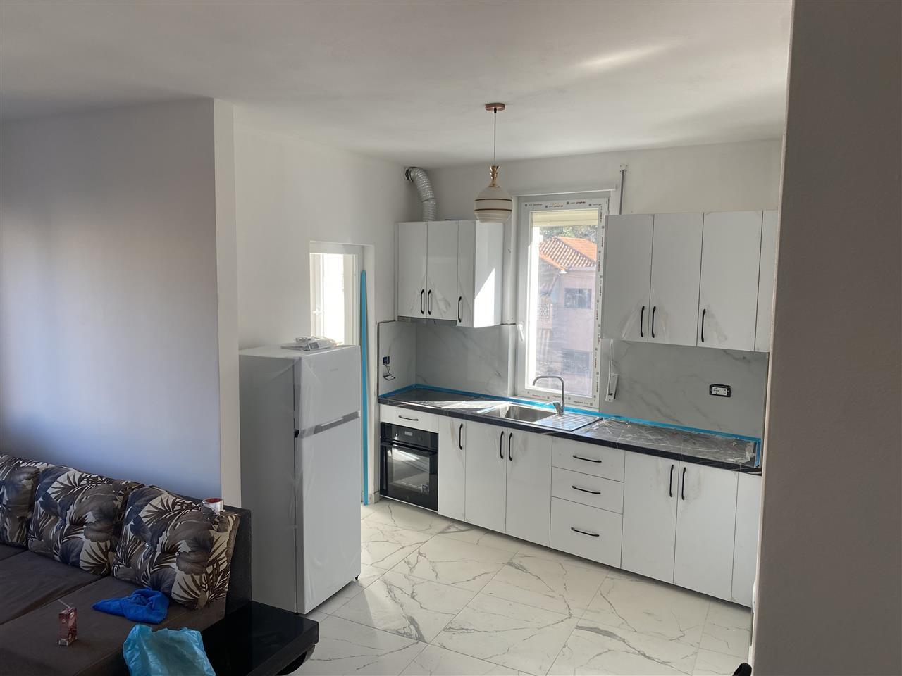 Jepet apartament me qera tek hyrja tr. elektrik