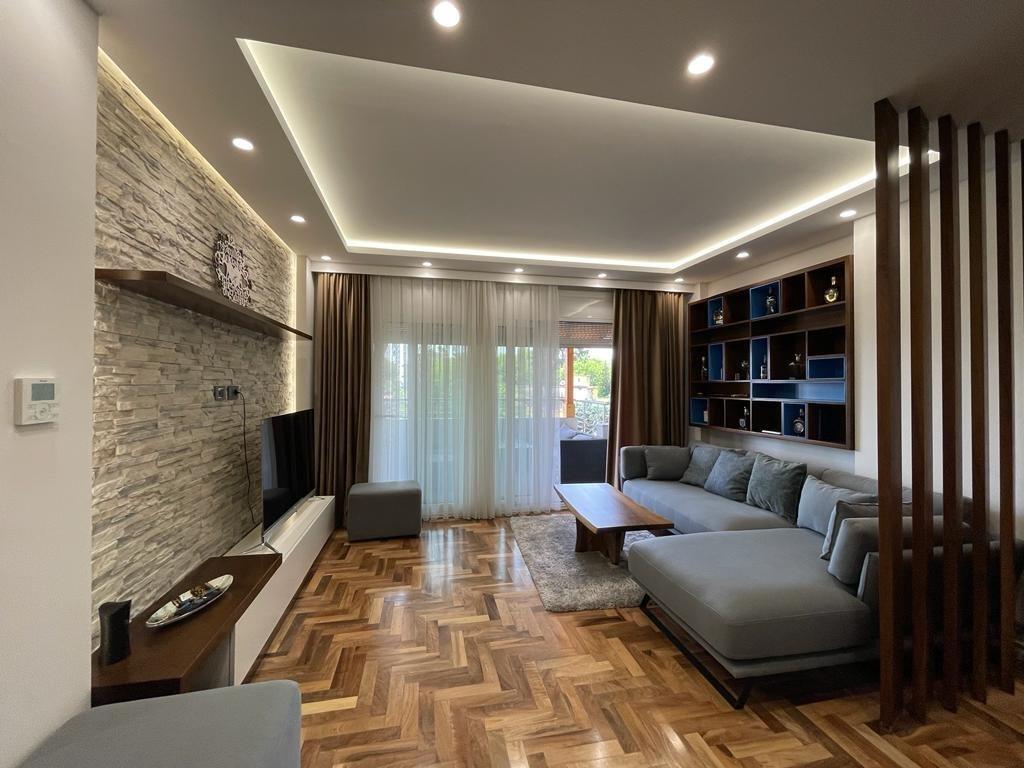 Shitet apartament luksoz 2+1 + garazhd